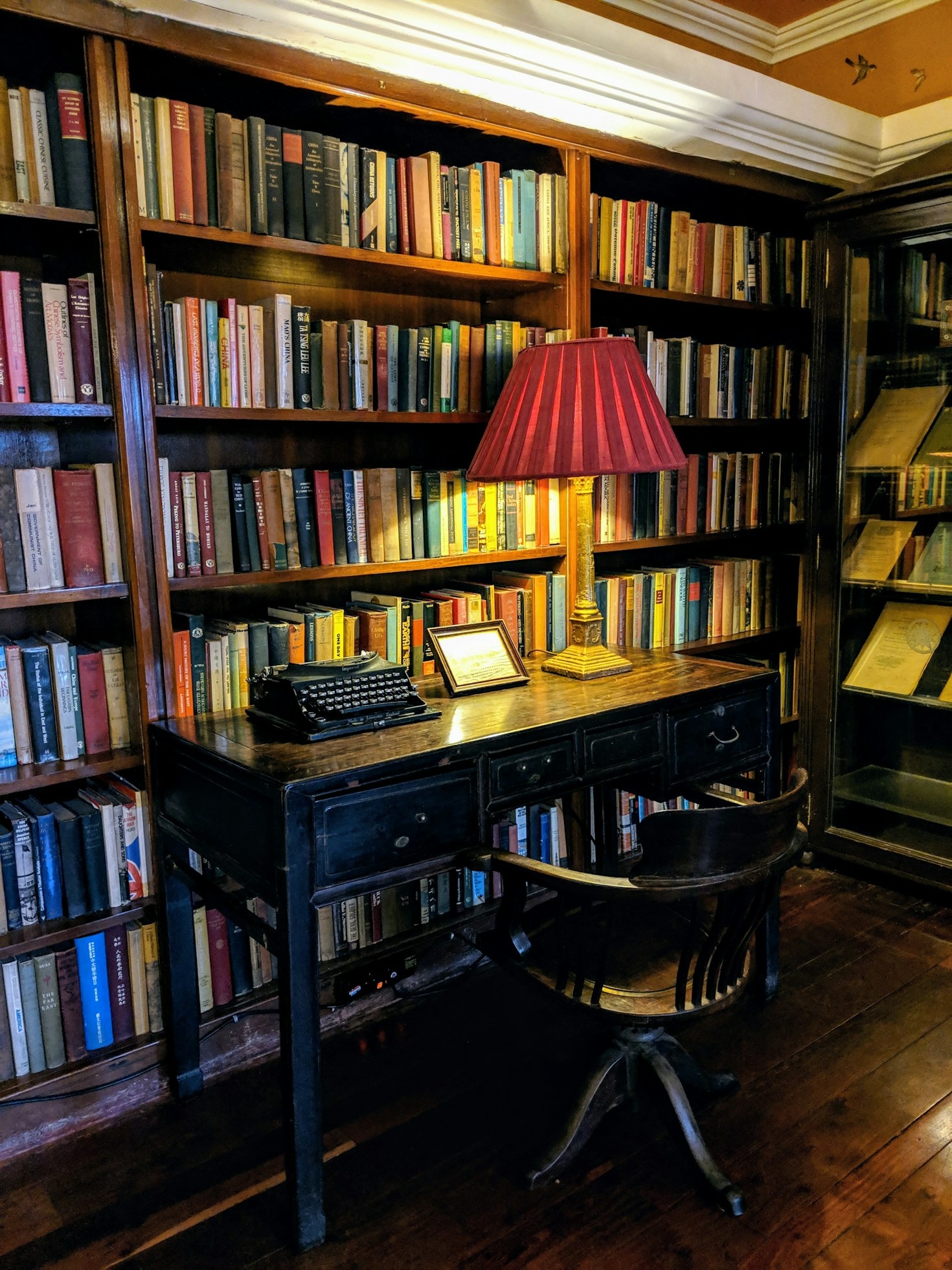 featured-image-6 Must-Read Poetry Collections for the Curious Explorer